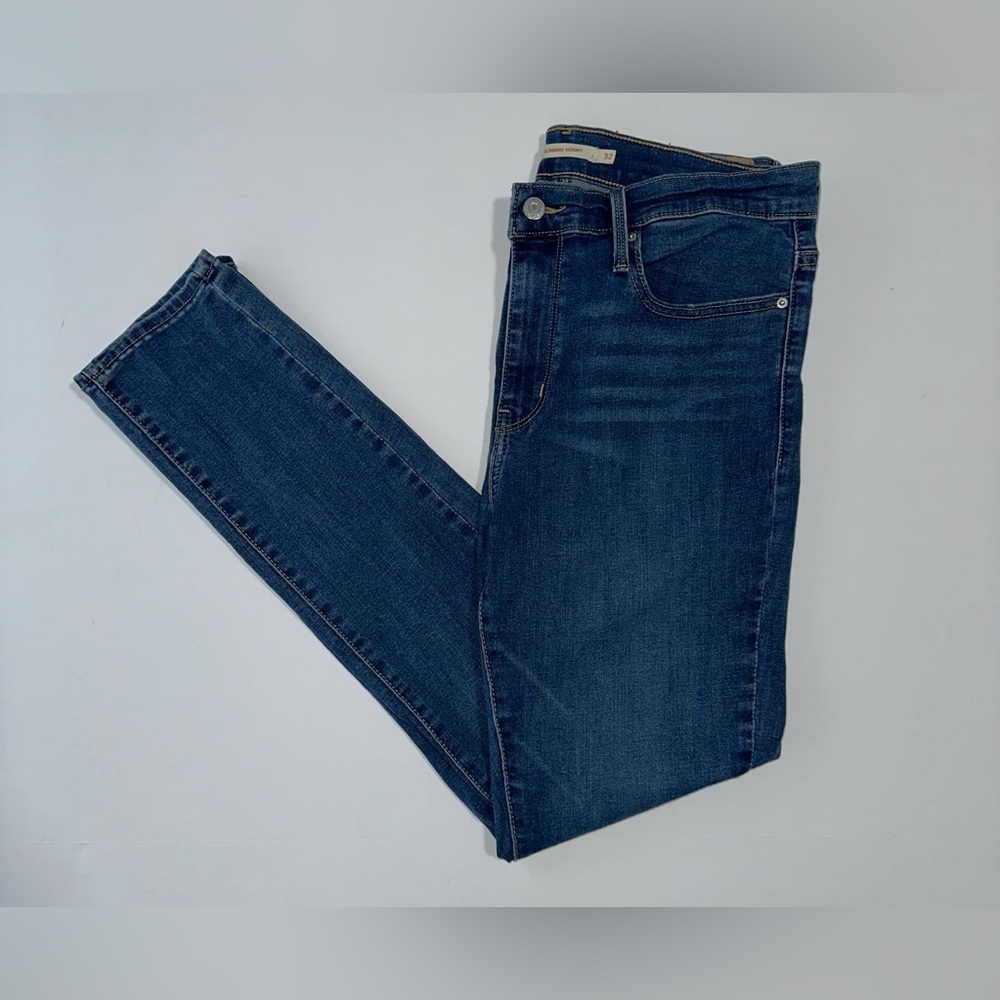 Levi’s Slimming Skinny Jeans